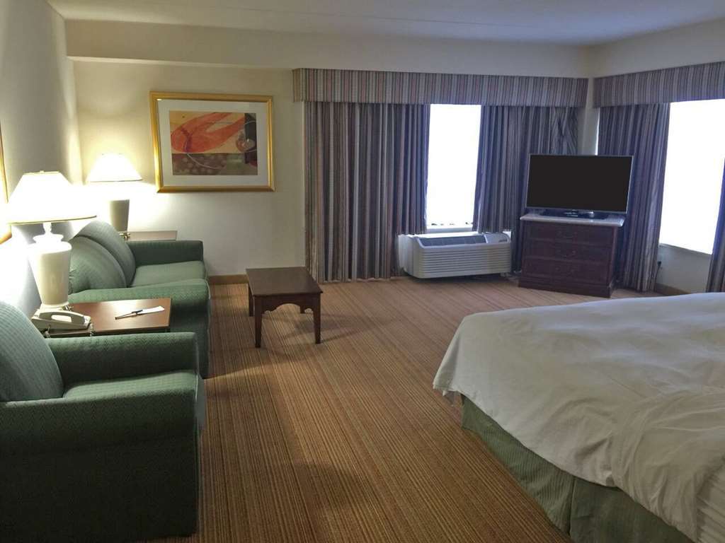 Clarion Hotel Indianapolis Room photo
