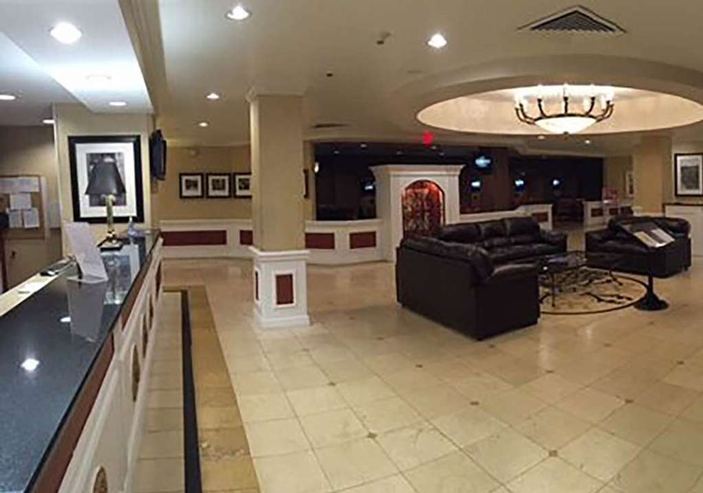 Clarion Hotel Indianapolis Interior photo