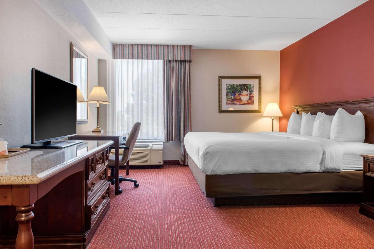 Clarion Hotel Indianapolis Exterior photo